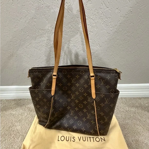 Louis Vuitton Monogram Canvas Totally MM Tote - Picture 2 of 9